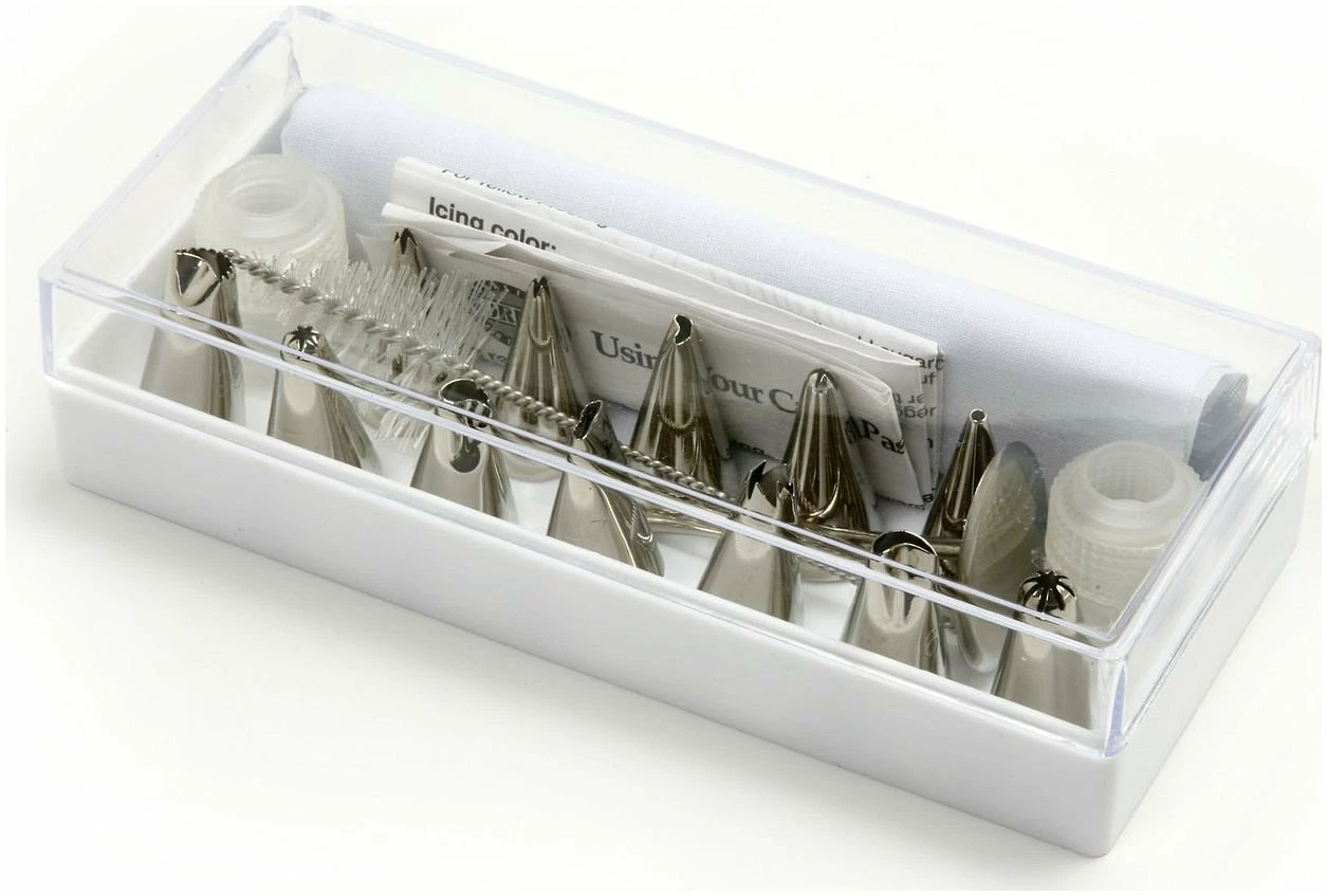 Norpro 18 Piece Cake And Cupcake Decorating Set